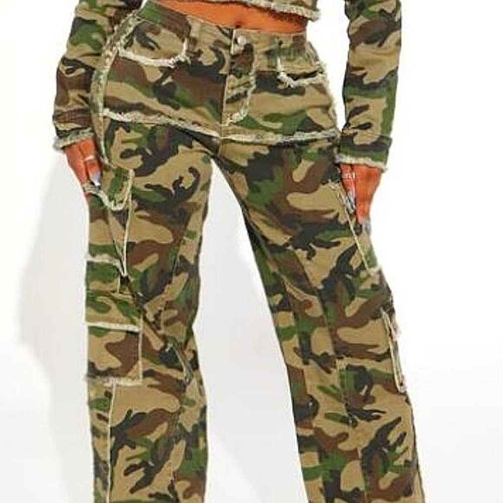 Fashion Nova Camo Cargo Jeans (Size Available: 20)